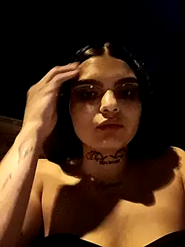 Snapshot of Alis_1327 chatting on October 4, 2025, 2:24 am Alis 1327 online show from October 4, 2025, 2:24 am