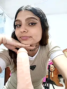 Snapshot of Alis_1327 chatting on October 12, 2025, 12:45 am Alis 1327 online show from October 12, 2025, 12:45 am