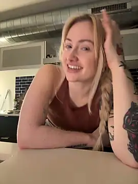 Snapshot of seeunexttuesday chatting on December 3, 2025, 10:31 pm seeunexttuesday online show from December 3, 2025, 10:31 pm