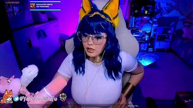 AlyssaRomanova online show from October 24, 2025, 3:05 am