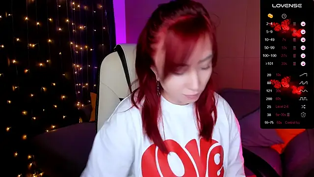 deboramoore online show from December 15, 2025, 2:17 am