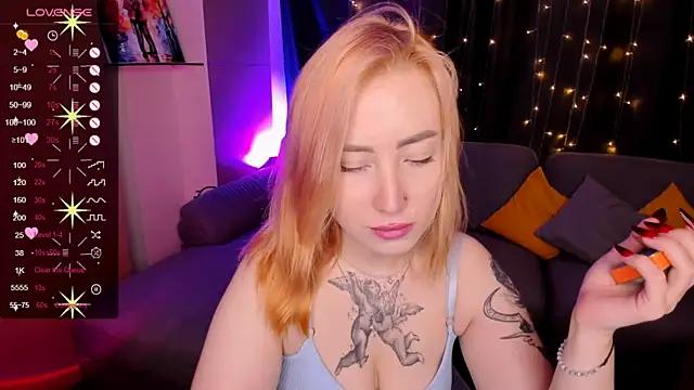 Snapshot of deboramoore chatting on July 11, 2026, 2:01 am deboramoore online show from July 11, 2026, 2:01 am