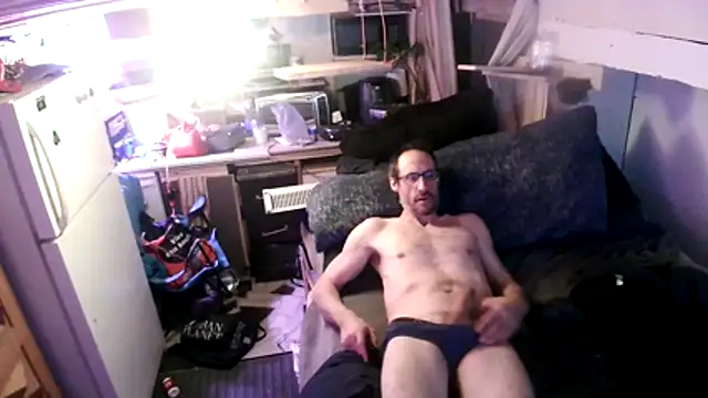 Snapshot of David1982qq chatting on October 21, 2025, 6:13 am David1982qq online show from October 21, 2025, 6:13 am