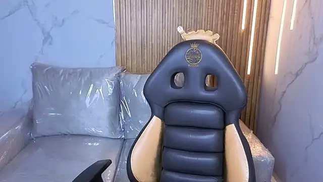 Stephany Rodriguez online show from November 21, 2025, 8:08 pm