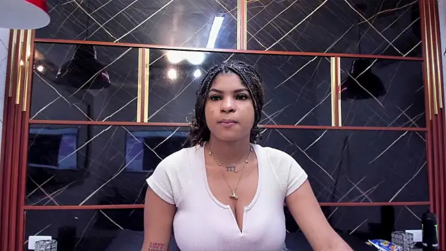 Snapshot of HannyThompson chatting on September 25, 2025, 12:33 pm HannyThompson online show from September 25, 2025, 12:33 pm