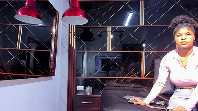 Snapshot of HannyThompson chatting on October 24, 2025, 12:04 pm HannyThompson online show from October 24, 2025, 12:04 pm