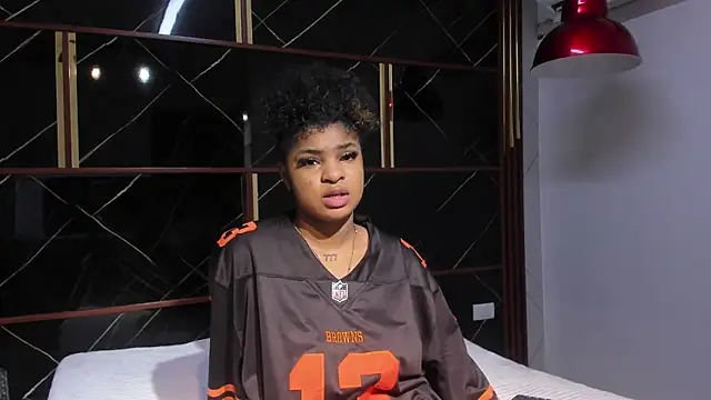 Snapshot of HannyThompson chatting on November 8, 2025, 12:09 pm HannyThompson online show from November 8, 2025, 12:09 pm