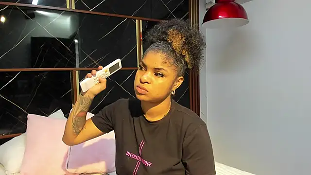 Snapshot of HannyThompson chatting on November 6, 2025, 12:20 pm HannyThompson online show from November 6, 2025, 12:20 pm