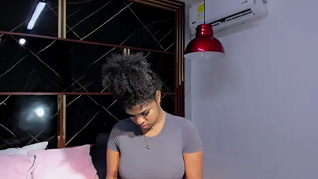 Snapshot of HannyThompson chatting on November 9, 2025, 12:20 pm HannyThompson online show from November 9, 2025, 12:20 pm