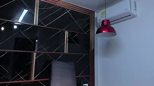 Snapshot of HannyThompson chatting on October 31, 2025, 12:35 pm HannyThompson online show from October 31, 2025, 12:35 pm