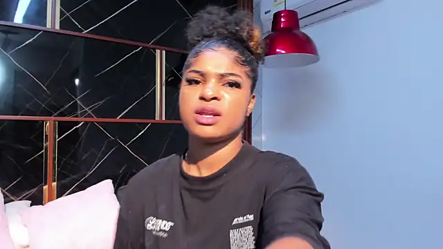 Snapshot of HannyThompson chatting on November 18, 2025, 12:41 pm HannyThompson online show from November 18, 2025, 12:41 pm