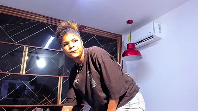 Snapshot of HannyThompson chatting on November 21, 2025, 12:15 pm HannyThompson online show from November 21, 2025, 12:15 pm