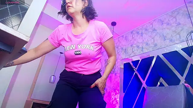 Snapshot of Luciifeer_ chatting on November 22, 2025, 6:29 pm Luciifeer online show from November 22, 2025, 6:29 pm