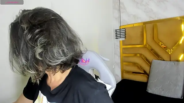 Snapshot of Luciifeer_ chatting on November 12, 2025, 12:59 am Luciifeer online show from November 12, 2025, 12:59 am