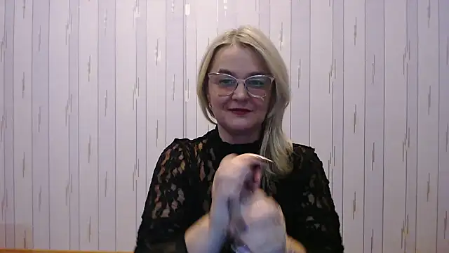 Snapshot of EleanoraDream chatting on December 19, 2025, 4:31 pm EleanoraDream online show from December 19, 2025, 4:31 pm