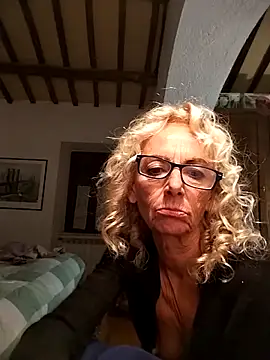 clarabell4 online show from October 17, 2025, 7:04 pm