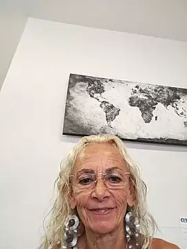 Snapshot of clarabell4 chatting on July 21, 2026, 9:32 am clarabell4 online show from July 21, 2026, 9:32 am