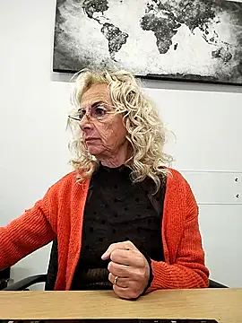 clarabell4 online show from November 28, 2025, 8:36 am