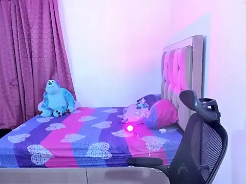 Snapshot of Allisson24 chatting on October 25, 2025, 4:11 am Allisson24 online show from October 25, 2025, 4:11 am