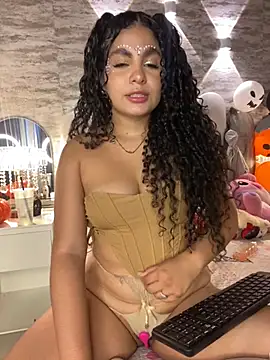 Snapshot of Yassy_vazquez chatting on October 11, 2025, 7:37 pm Yassy vazquez online show from October 11, 2025, 7:37 pm