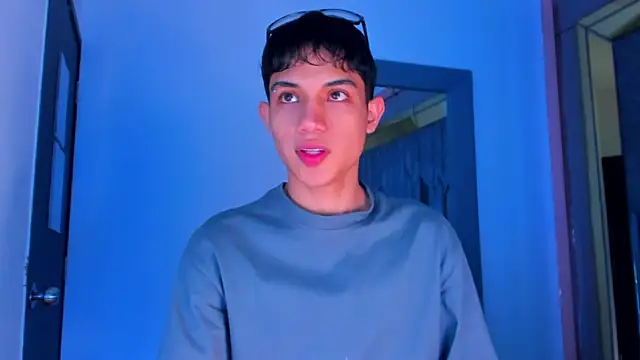 Sebax Young online show from April 13, 2026, 8:46 pm