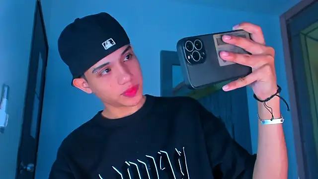 Snapshot of Sebax_Young chatting on November 30, 2025, 8:31 pm Sebax Young online show from November 30, 2025, 8:31 pm