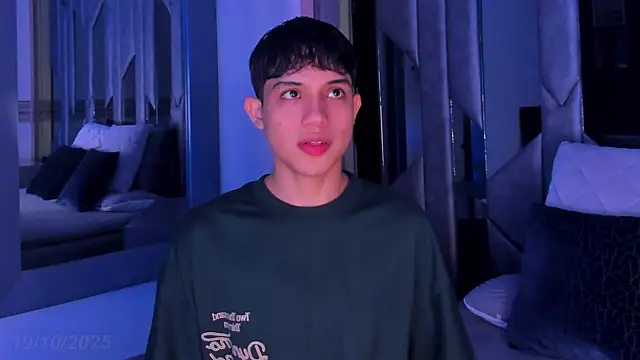 Snapshot of Sebax_Young chatting on October 19, 2025, 8:00 pm Sebax Young online show from October 19, 2025, 8:00 pm