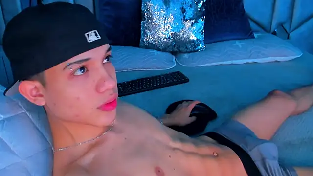 Snapshot of Sebax_Young chatting on October 18, 2025, 7:49 pm Sebax Young online show from October 18, 2025, 7:49 pm