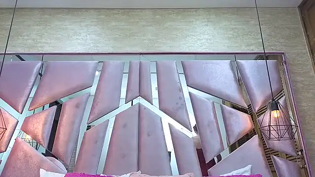 ThaliaCross online show from February 15, 2026, 12:26 pm