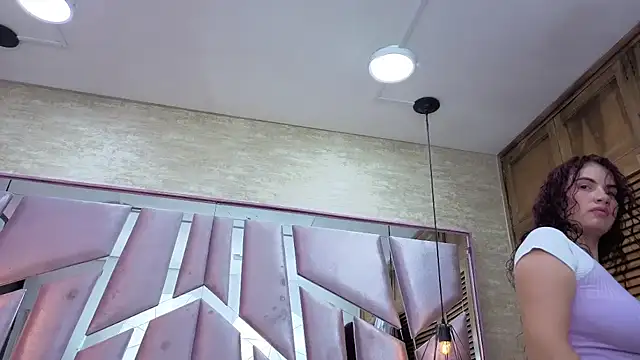 ThaliaCross online show from April 20, 2026, 7:37 pm