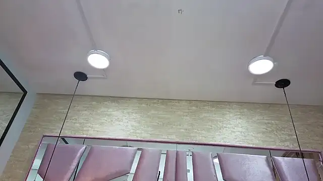 ThaliaCross online show from March 29, 2026, 12:29 pm