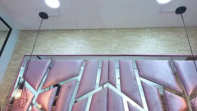 ThaliaCross online show from January 8, 2026, 7:53 pm