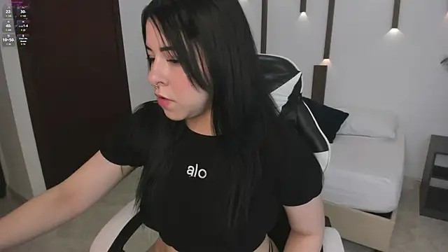 Snapshot of emma_fhox chatting on February 26, 2026, 2:11 am emma fhox online show from February 26, 2026, 2:11 am