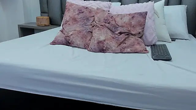 ZoeKrug online show from February 26, 2026, 12:16 pm