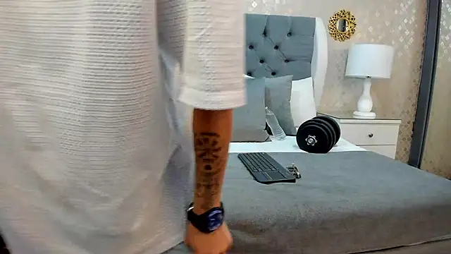 ZoeKrug online show from September 22, 2025, 12:22 pm