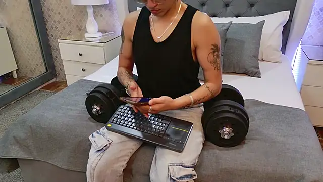 ZoeKrug online show from December 20, 2025, 7:17 pm