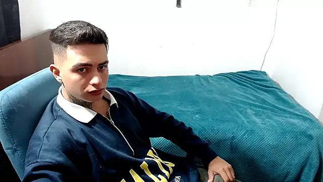 Snapshot of santii_ss chatting on September 25, 2025, 8:37 pm santii ss online show from September 25, 2025, 8:37 pm
