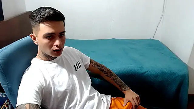 Snapshot of santii_ss chatting on September 29, 2025, 11:32 pm santii ss online show from September 29, 2025, 11:32 pm