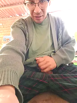 LecheDeSoya666 online show from October 5, 2025, 7:37 pm