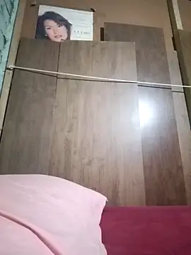 LecheDeSoya666 online show from September 18, 2025, 6:05 am