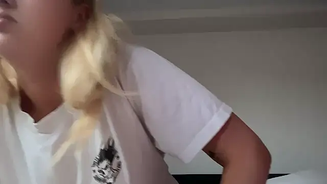Kitty Swetty online show from July 26, 2026, 4:14 pm