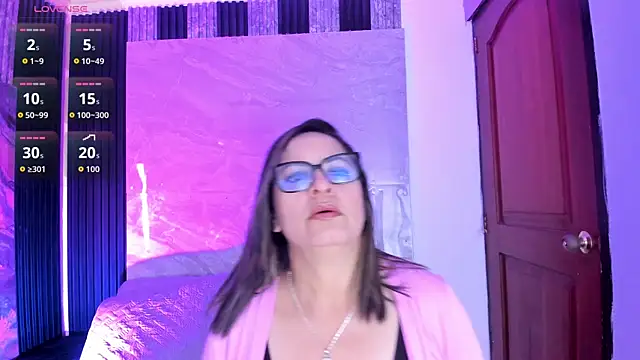 Snapshot of Agatha_Pleasure chatting on March 3, 2026, 12:12 pm Agatha Pleasure online show from March 3, 2026, 12:12 pm