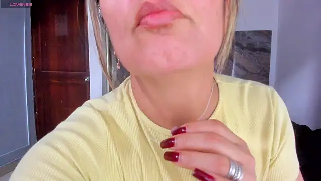 Snapshot of Agatha_Pleasure chatting on June 3, 2026, 2:33 pm Agatha Pleasure online show from June 3, 2026, 2:33 pm