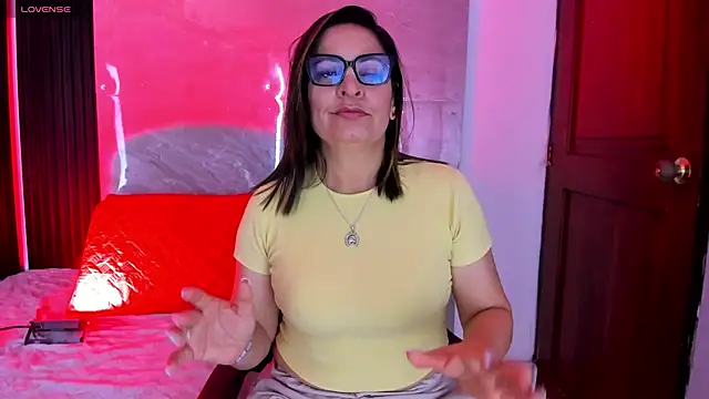 Snapshot of Agatha_Pleasure chatting on February 12, 2026, 11:54 am Agatha Pleasure online show from February 12, 2026, 11:54 am