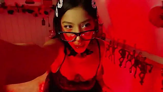 LeilaEbony online show from October 19, 2025, 2:09 pm