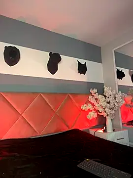 Bella Williiams online show from December 2, 2025, 12:18 pm