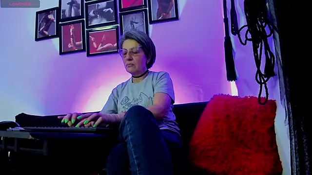 MistressNyx cg online show from September 26, 2025, 2:13 pm