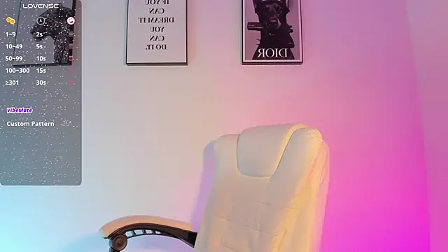 LizzyPonce online show from October 27, 2025, 9:10 am