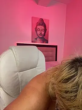 Snapshot of pink_maddy chatting on September 25, 2025, 4:07 am pink maddy online show from September 25, 2025, 4:07 am