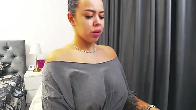 Snapshot of Casiana_ chatting on November 20, 2025, 7:25 pm Casiana online show from November 20, 2025, 7:25 pm